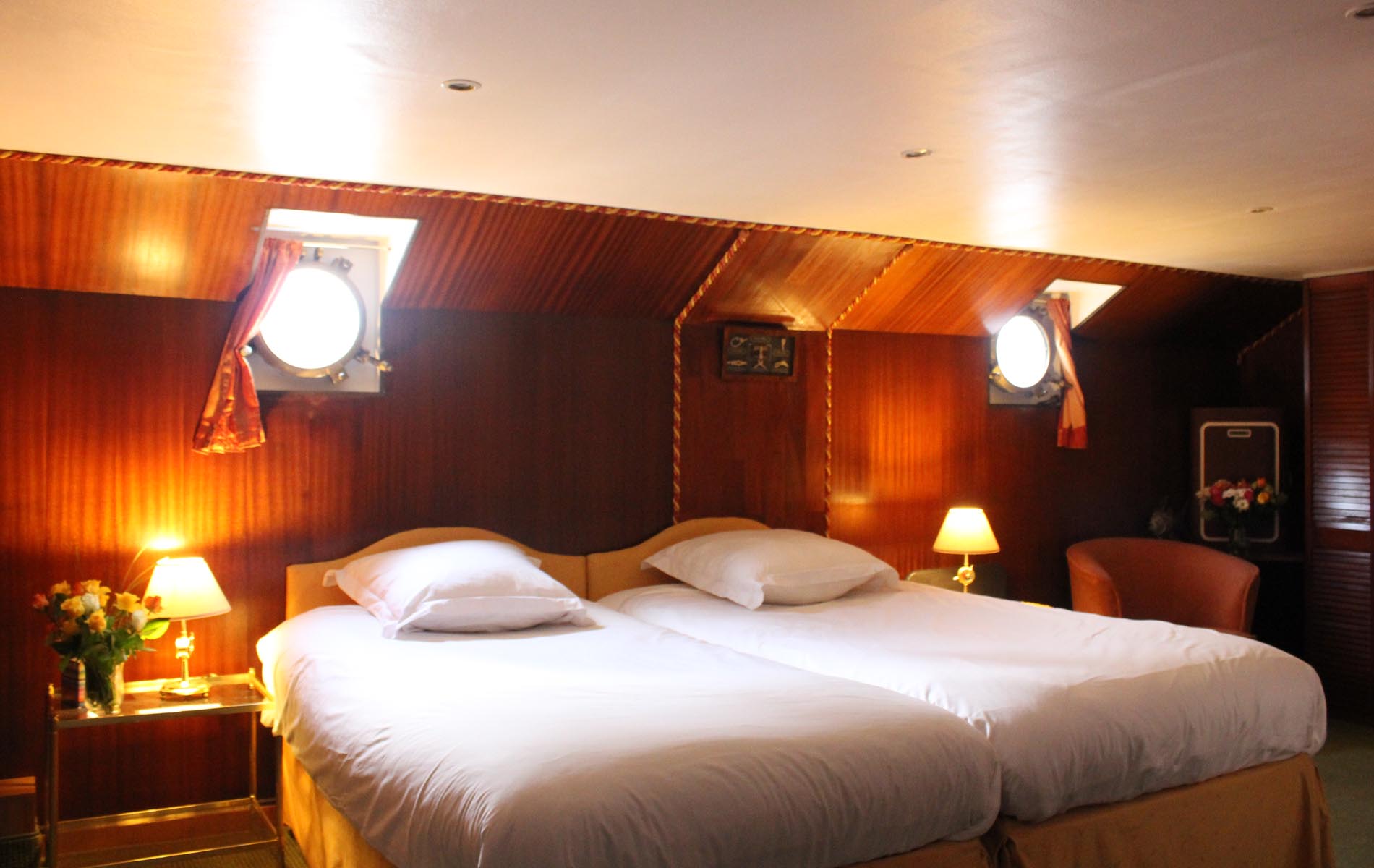 Royal Suite no 1 on board La Reine Pedauque